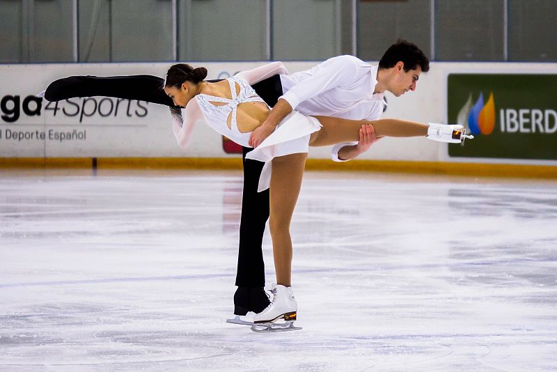 Laura Barquero y Aritz Maestu durante su actuación en el Campeonato de España de patinaje artístico.