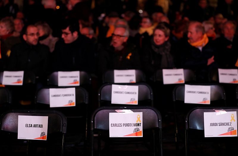 Sillas reservadas para Puigdemont y Jordi Sánchez en el acto final de Junts per Catalunya