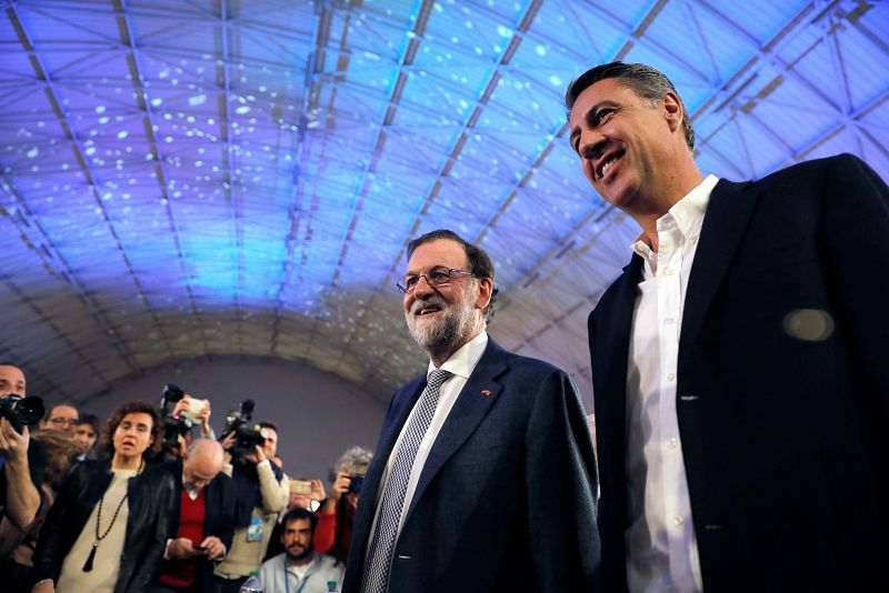 Mariano Rajoy y Xavier García Albiol, en una cena-mitin en la Fira de Barcelona, para cerrar la campaña electoral del PPC.