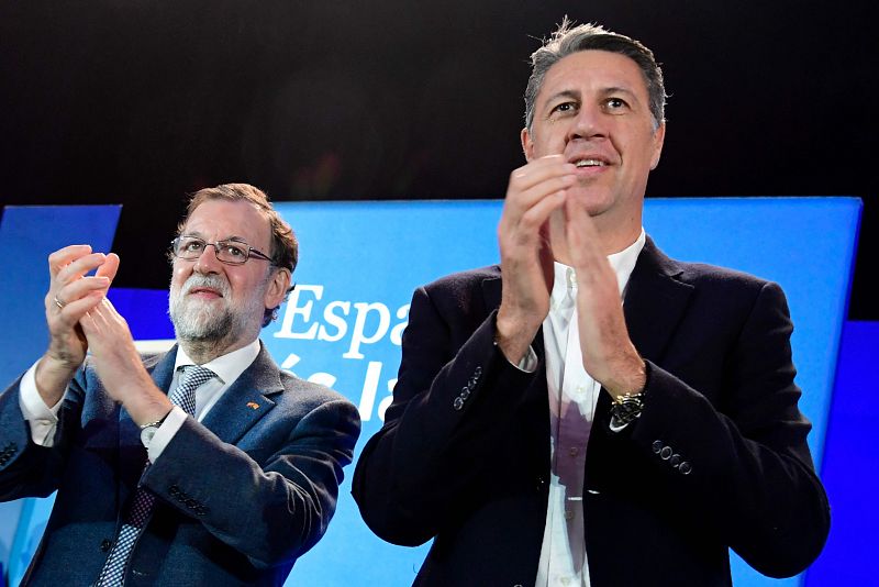 El presidente del Gobierno, Mariano Rajoy, ha arropado al candidato del PP de Cataluña en el acto de cierre de campaña llamando a los ciudadanos a la participación en las urnas