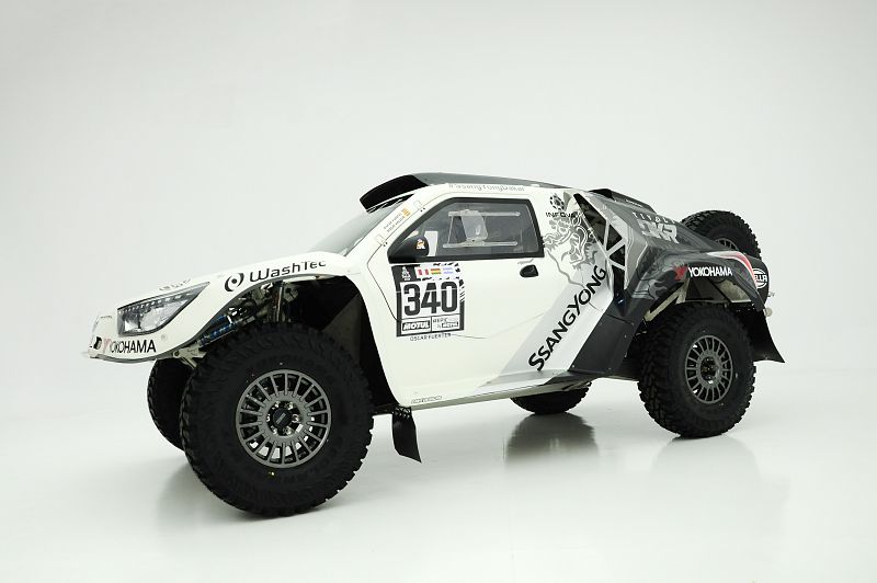 Imagen lateral del SsangYong Tivoli DKR.