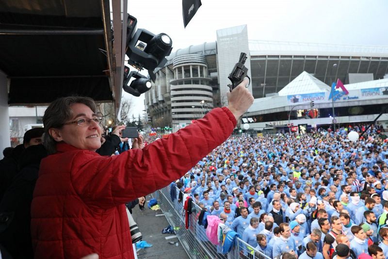 La primera teniente de alcalde, Marta Higueras, ha dado la salida a la carrera popular.