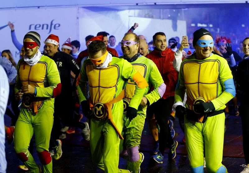 Participantes en la carrera popular disfrazados de torugas ninja.