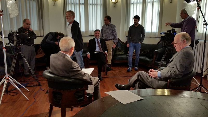 El equipo prepara una entrevista con motivo de los 40 años de la Constitución Española