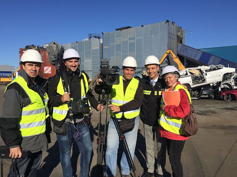 El equipo posa con Fabrice en Reyfra