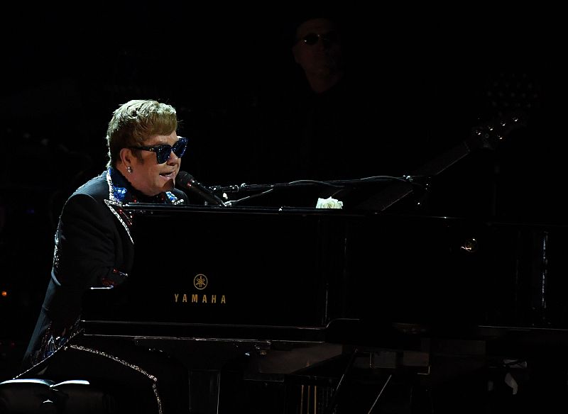 El cantante Elton John actuó en la gala de esta 60 edición de los Grammy