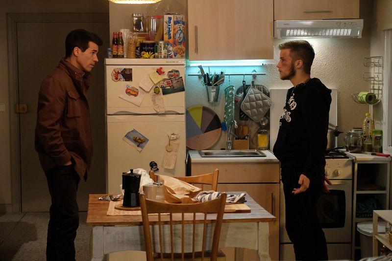 Rober se siente en deuda con su hermano por lo que hizo por él