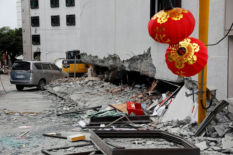 Hotel dañado por el seísmo en Hualien. El hotel Tongshuai es uno de los edificios más dañados, donde se han derrumbado los tres primeros pisos.