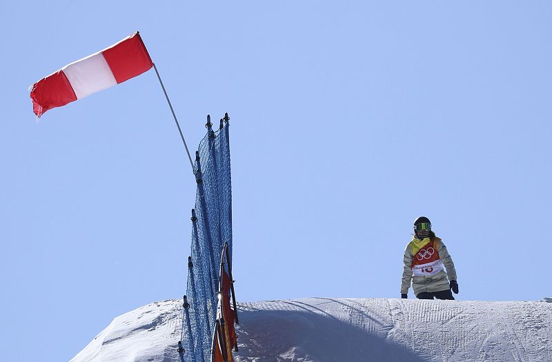 La suiza Sina Candrian, tras su caída en la final de 'slopestyle', que se disputó condicionada por el fuerte viento.