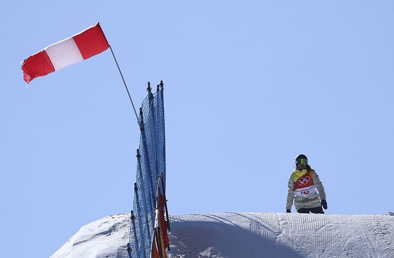 La suiza Sina Candrian, tras su caída en la final de 'slopestyle', que se disputó condicionada por el fuerte viento.