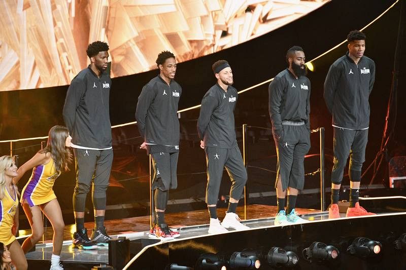 De izquierda a derecha, Joel Embiid, DeMar Derozan, Stephen Curry, James Harden y Giannis Antetokounmpo, durante la presentación del partido.