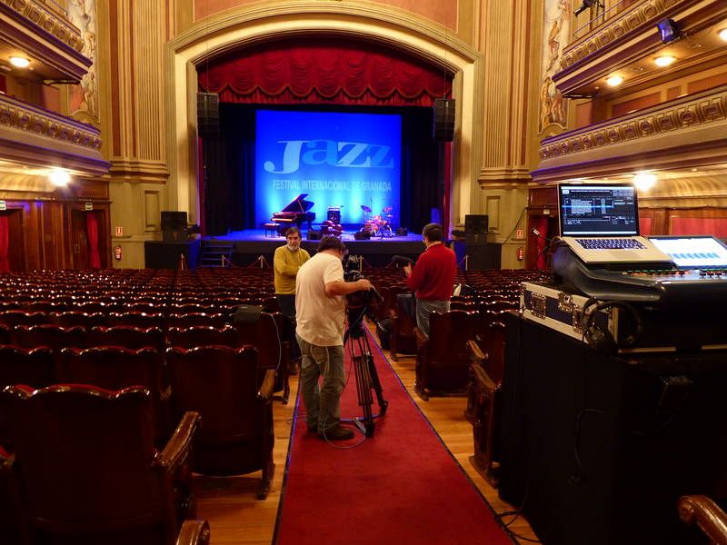 Esperando a que comience el concierto