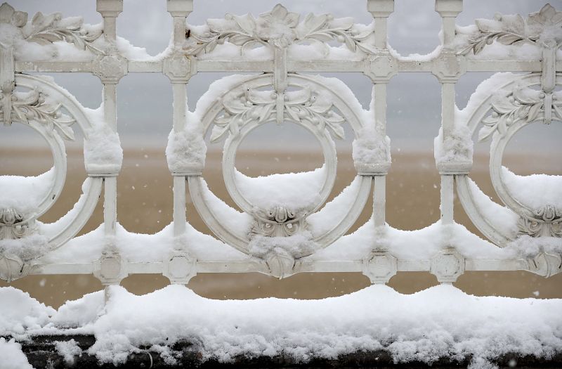La nevada complica el tráfico en Gipuzkoa y el transporte en San Sebastián