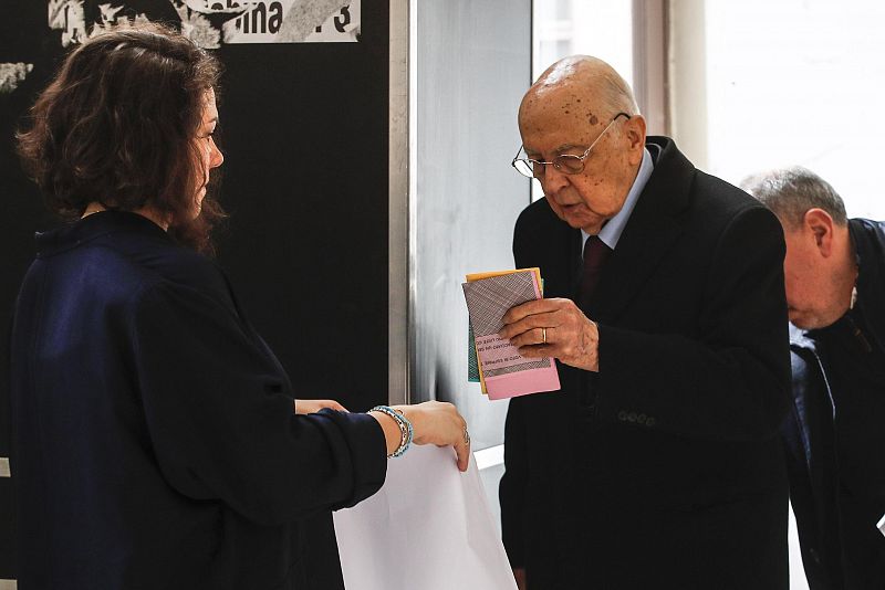 El expresidente de la República Giorgio Napolitano en el colegio electoral