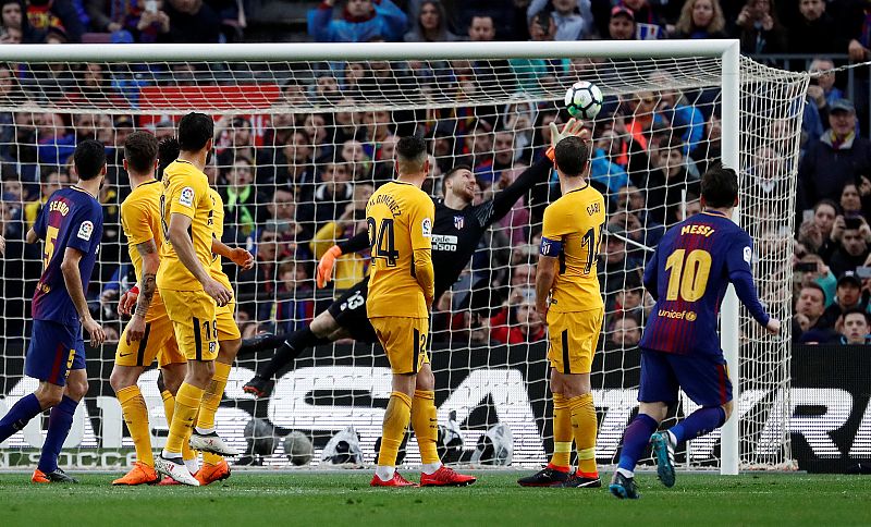 El argentino colocó el balón en la escuadra para poner al Barça por delante en el marcador (1-0).