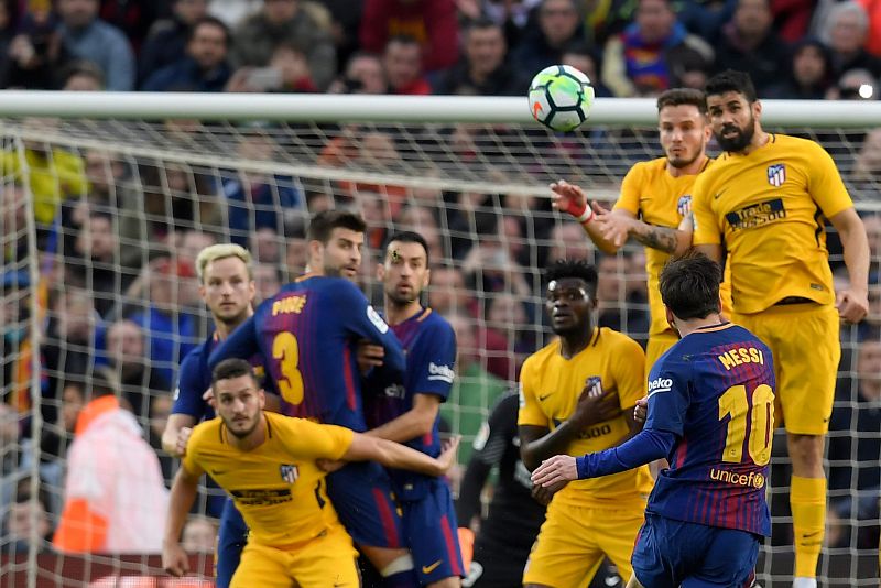 Leo Messi ha marcado su tercer gol de falta consecutivo en Liga, donde acumula cinco (siete en el total de la temporada).