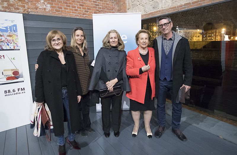 El equipo del documental, con la familia de Félix Rodríguez de la Fuente