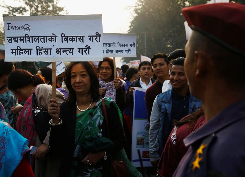 Las nepalíes, a favor de la educación de la mujer y contra la violencia machista