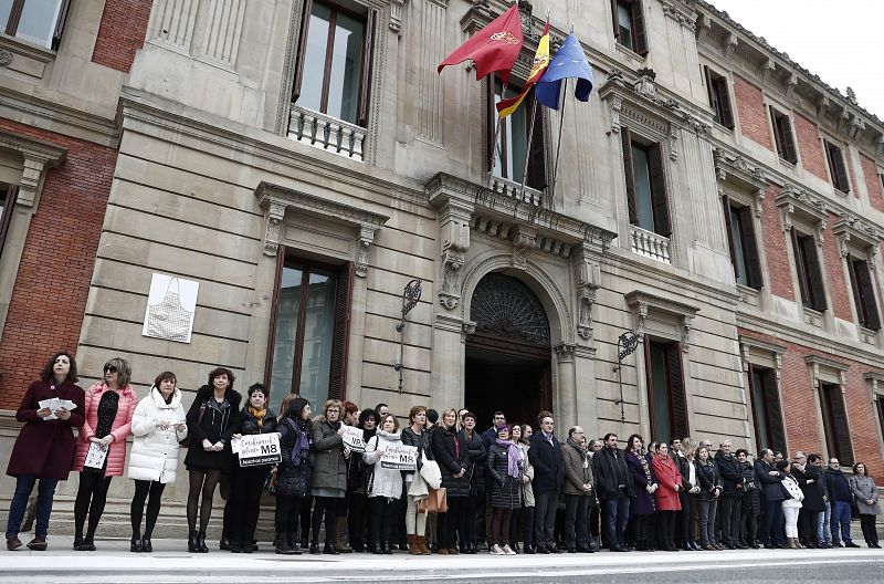 El Parlamento y el Gobierno de Navarra, en apoyo de la huelga feminista