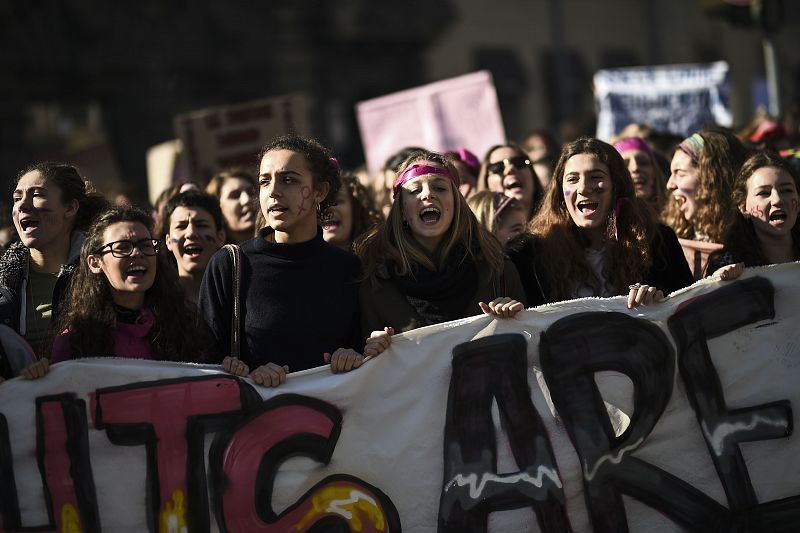Las jóvenes, protagonistas en las marchas de Italia