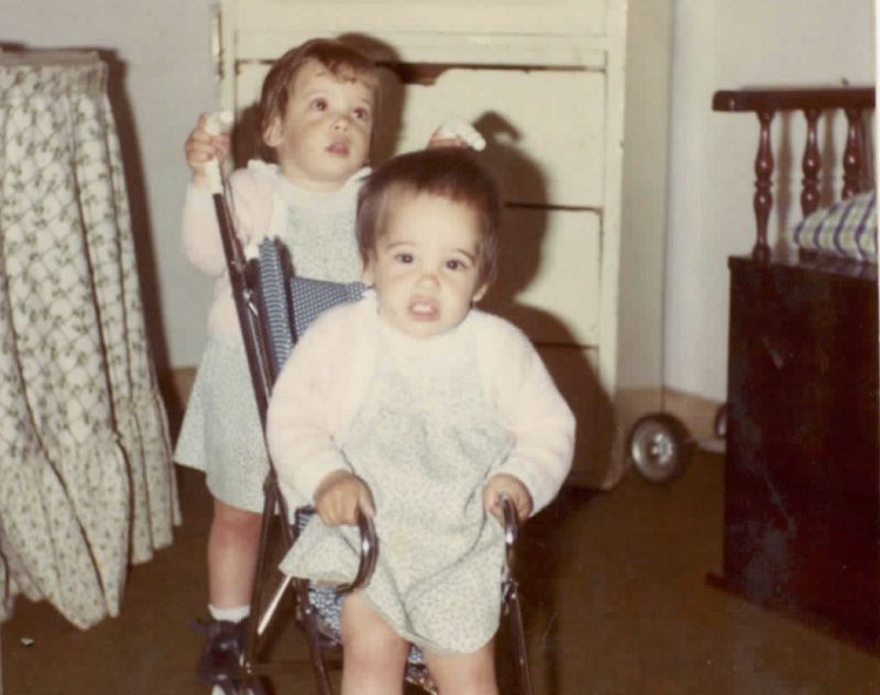 Teresa y Cristina con 20 meses