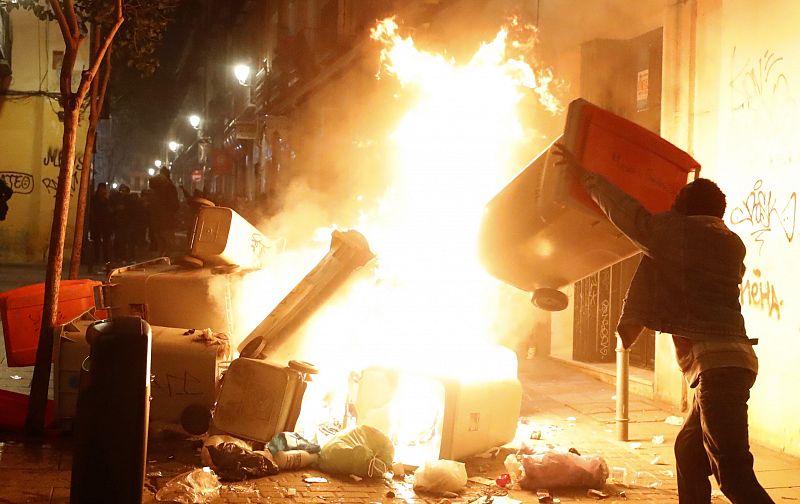 Muere un mantero durante un control contra el top manta en Lavapiés