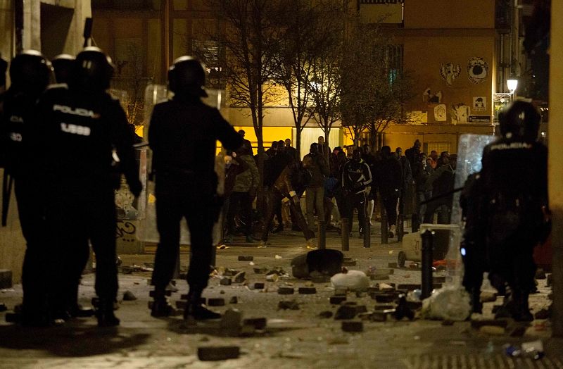 Lanzan piedras en los disturbios entre agentes de la Policía y varios vecinos de Lavapiés