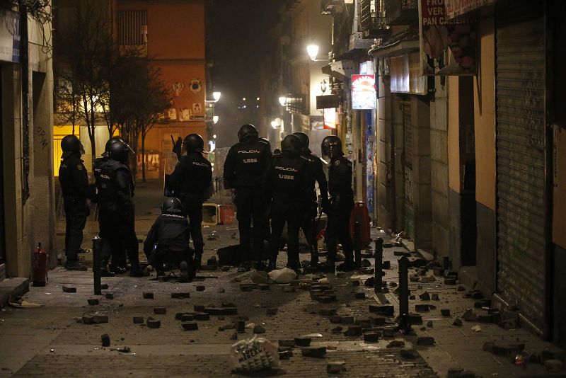 Muere un mantero durante un control contra el top manta en Lavapiés