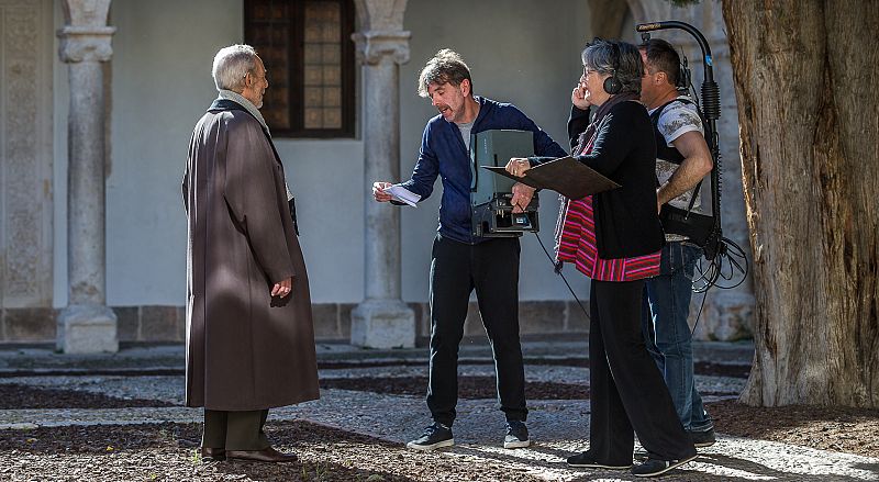 El equipo del programa durante el rodaje del capítulo que incluye una misiva de Cervantes