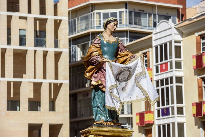 Imagen de 'La Verónica' (1755), de Francisco Salzillo, durante la procesión de los Salzillos, la jornada mas destacada de la Semana Santa murciana