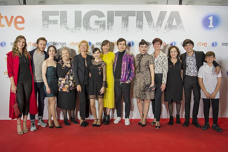 Gran parte del reparto de Cuéntame acudió a la alfombra roja de 'Fugitiva'