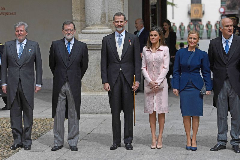Los reyes junto al presidente del Gobierno en la Universidad de Alcalá de Henares