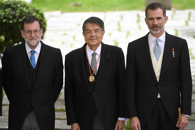 Rajoy, Sergio Ramírez y Felipe VI, tras el acto de entrega del Premio Cervantes