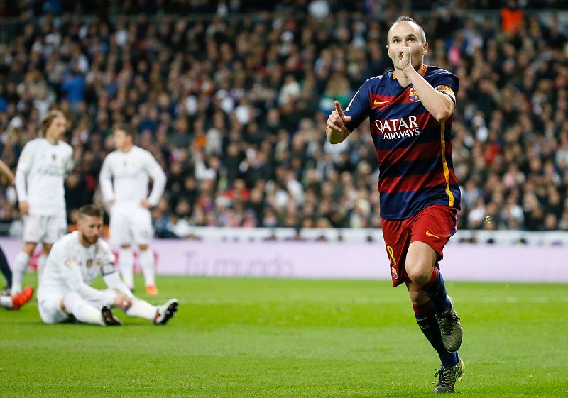 Iniesta ha brillado en el Santiago Bernabéu y ha sido aplaudido por la afición merengue.