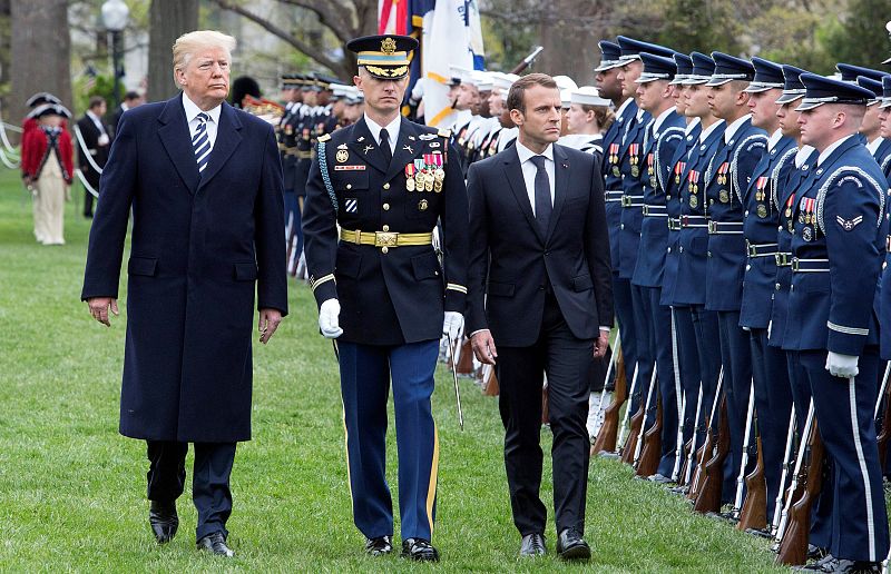 Trump y Macron pasan revista a la Guardia de Honor estadounidense