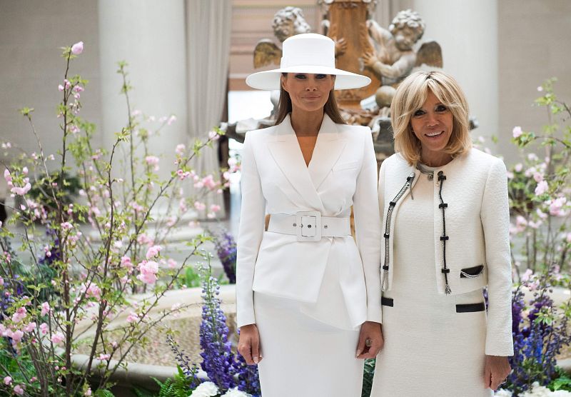 Melania Trump y Brigitte Macron posan en la Galería Nacional de Arte en Washington