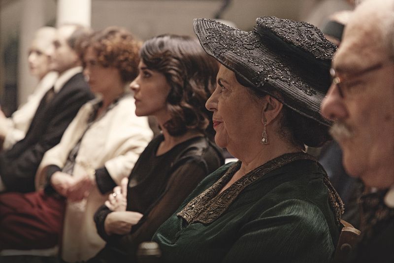 Las profesoras observan la obra teatral