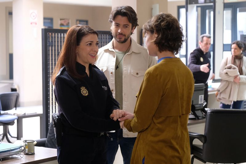 Alicia vuelve a comisaría