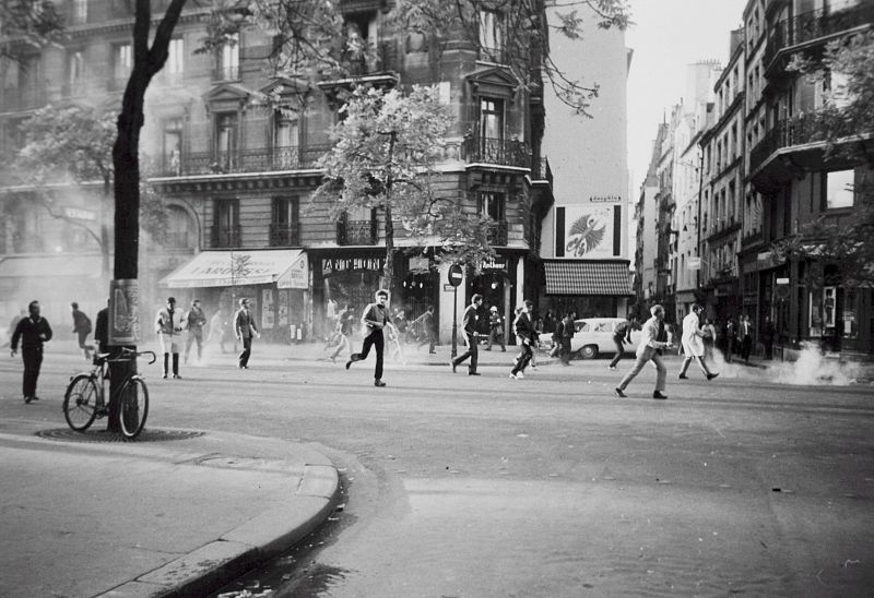 Mayo del 68 - Estudiantes y trabajadores enfrentándose a la Policía