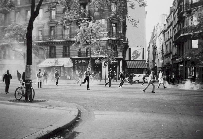 Mayo del 68 - Estudiantes y trabajadores enfrentándose a la Policía