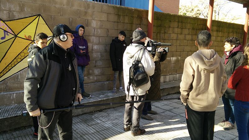 El sonidista Jesús Navarro durante la entrevista a Julia Riesco