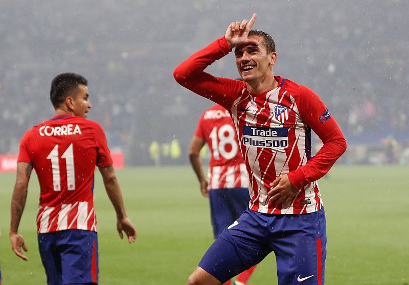 Griezmann celebra con sus aficionados el segundo gol de la final de la Europa League.