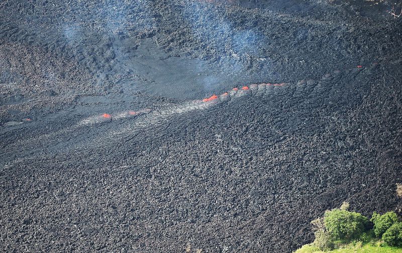 La lava cubre parte de la mayor isla de Hawái