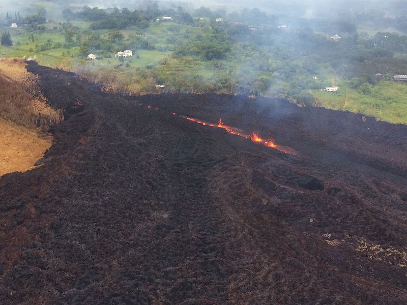 Enormes coladas de lava cubren parte de la mayor isla de Hawái