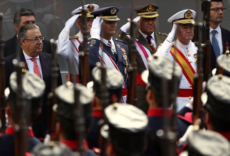 El ministro del Interior, Juan Ignacio Zoido, durante el acto central del Día de las Fuerzas Armadas que se celebra en Logroño