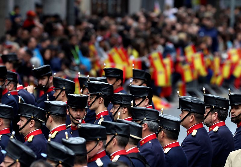Miembros de la Guardia Real, antes de participar en el desfile