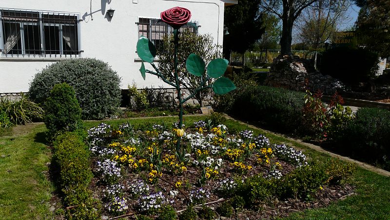 Una rosa hecha por los alumnos de Soldadura del Centro de FP Lorenzo Milani