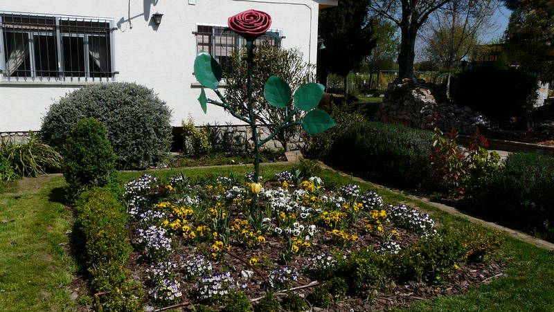 Una rosa hecha por los alumnos de Soldadura del Centro de FP Lorenzo Milani