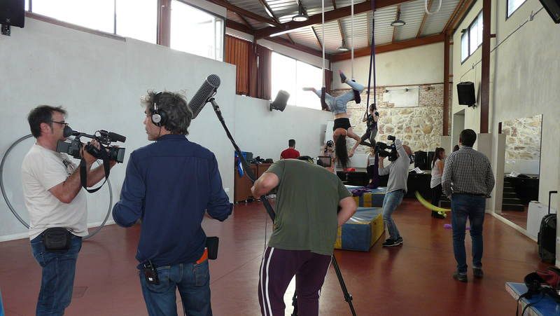 En plena grabación en la escuela de Circo
