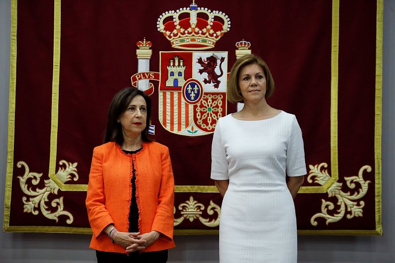 Traspaso de carteras | Defensa: María Dolores de Cospedal - Margarita Robles